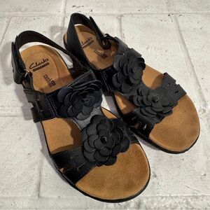 CLARKES women’s soft cushion gently used leather black sandals, size 6M